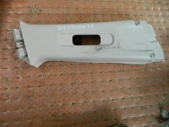 Обшивка средней стойки MAZDA AXELA BL5FW Верх Прав (Контрактный) 26027000027