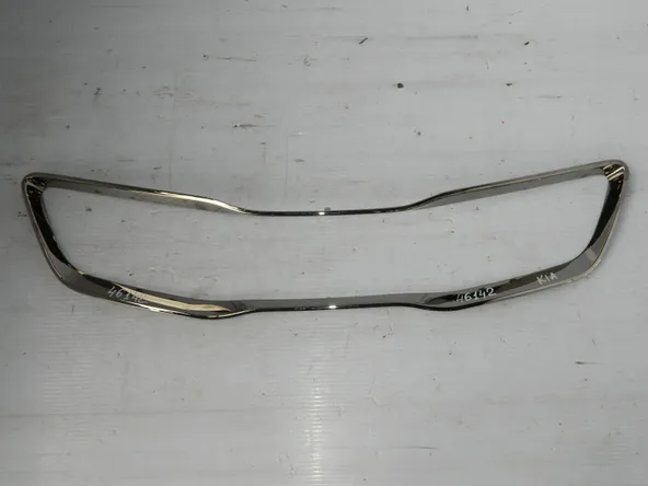 Рамка решетки радиатора KIA RIO (Б/У) 79773204