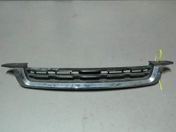 Решетка радиатора NISSAN PRESEA R11 (Контрактный) 79773500