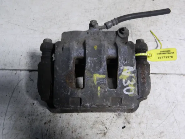 Суппорт тормозной NISSAN RNESSA N30 Перед Лев (Контрактный) 79773378