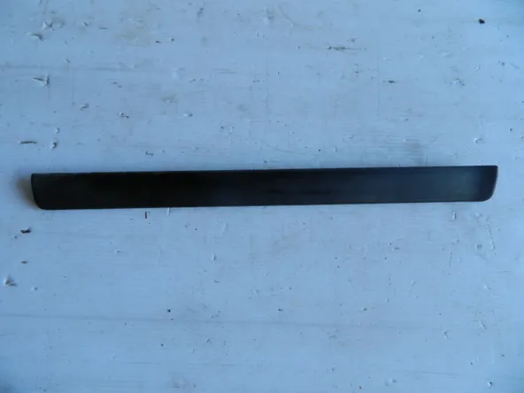 Накладка на порог TOYOTA 6791213010 TOYOTA COROLLA ZZE120 4ZZFE Перед Лев (Б/У)