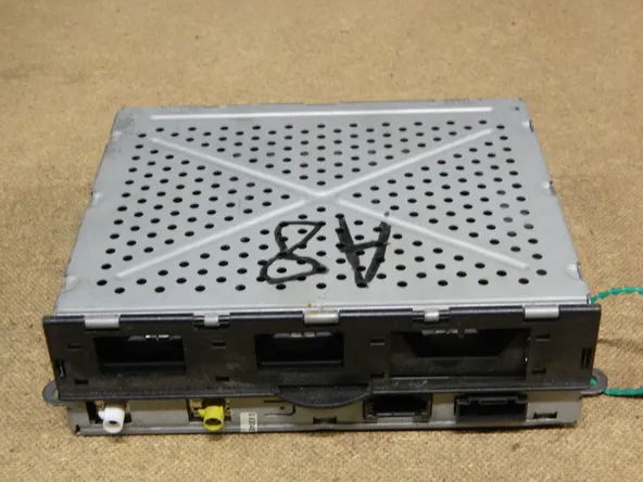 Блок управления магнитолой AUDI A8 4E2 (Контрактный) 79590315