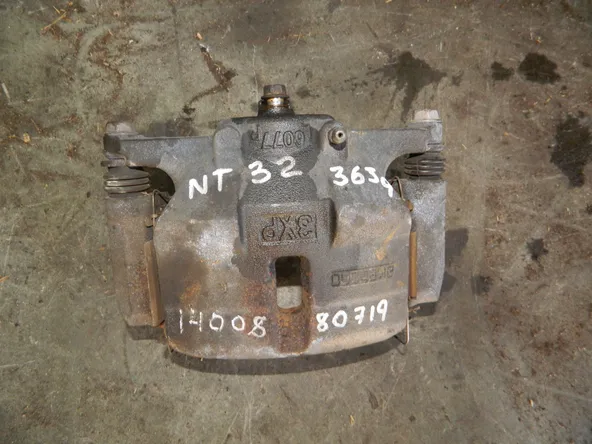 Суппорт NISSAN X-TRAIL NT32 Перед Лев (Контрактный) 1400880719