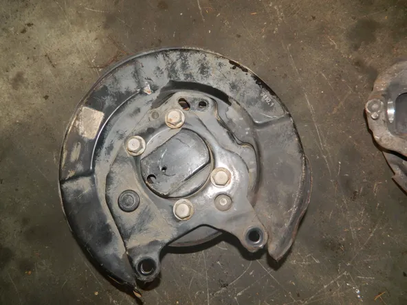 Ступица NISSAN SERENA HFC26 Зад Лев (Контрактный) 1040150939