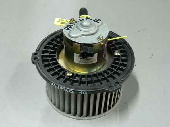 Мотор печки MITSUBISHI PAJERO iO H76W (Контрактный) 64492066