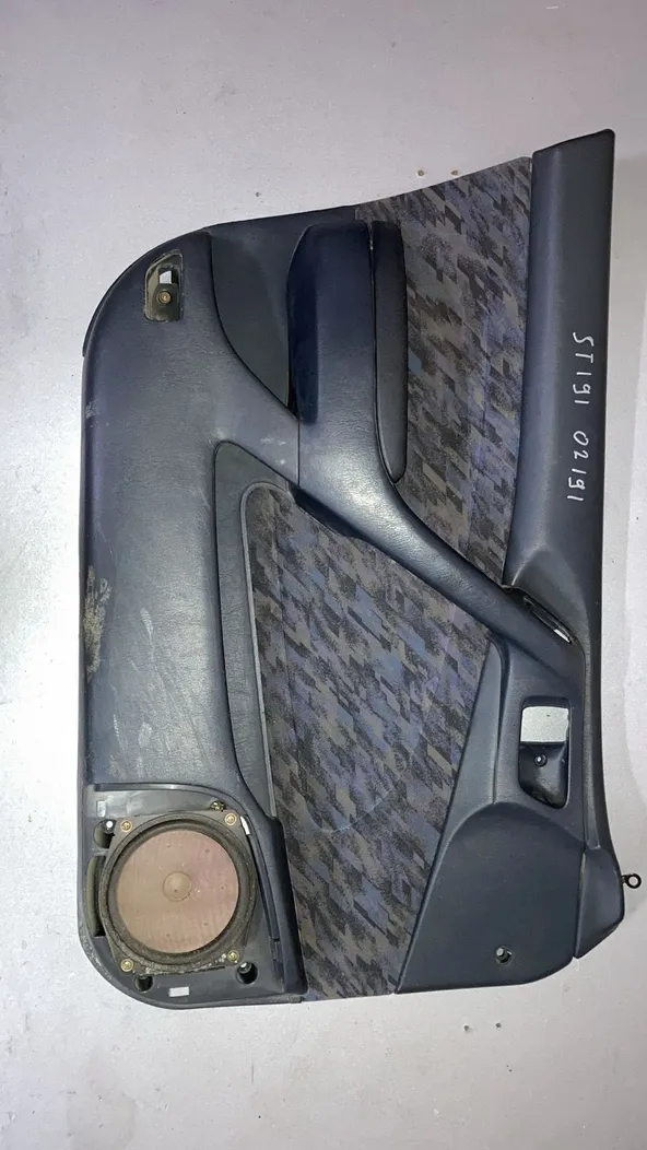 Обшивка двери TOYOTA CORONA ST191 Перед Лев (Контрактный)