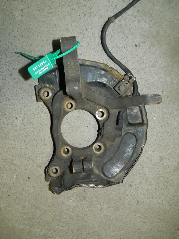 Кулак поворотный MITSUBISHI GRANDIS NA4W Перед Прав (Контрактный) 79591220