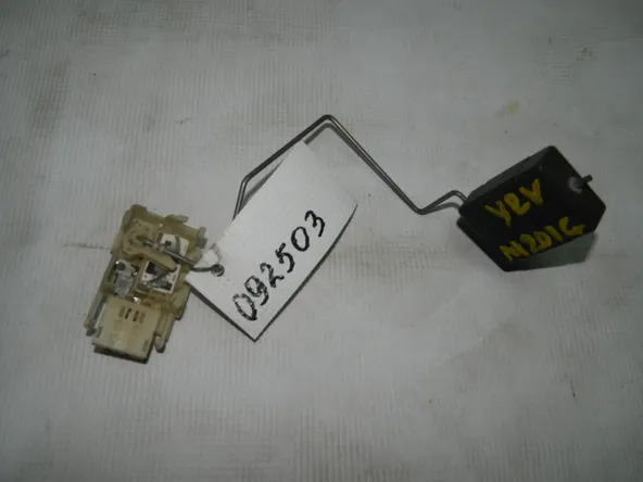 Датчик уровня топлива DAIHATSU YRV M201G (Контрактный)