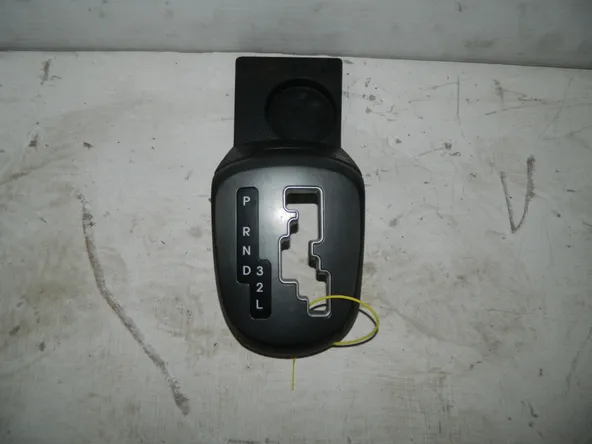 Накладка на кулису КПП KIA RIO QB G4FA (Б/У) 40940195