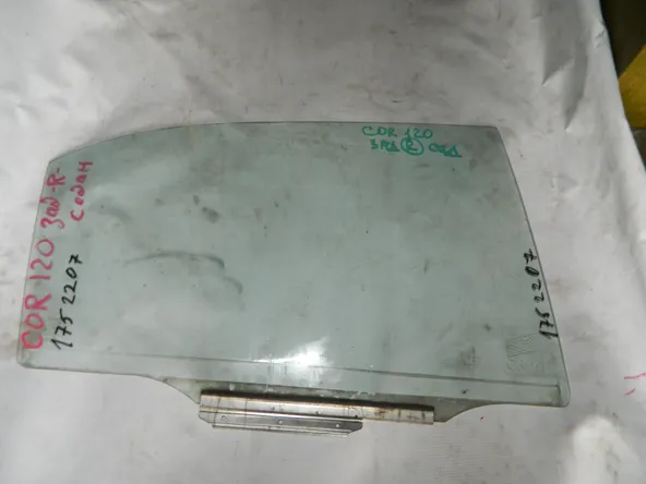 Стекло двери TOYOTA COROLLA 120 Задн. Прав (Контрактный) 1752207