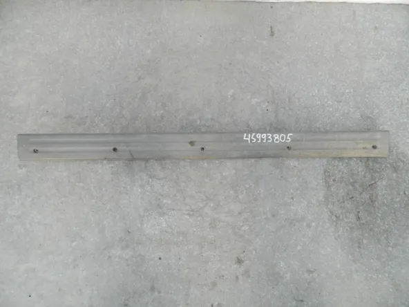 Накладка на заднюю панель TOYOTA LAND CRUISER PRADO J90 (Б/У) 5857460030