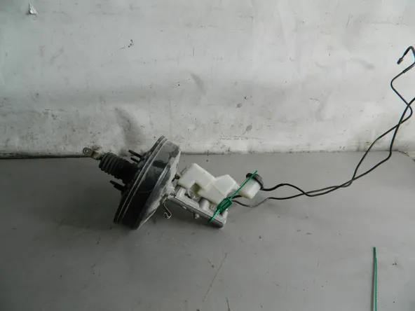 Главный тормозной цилиндр с вакуумником TOYOTA COROLLA NZE120 (Б/У) 81530927