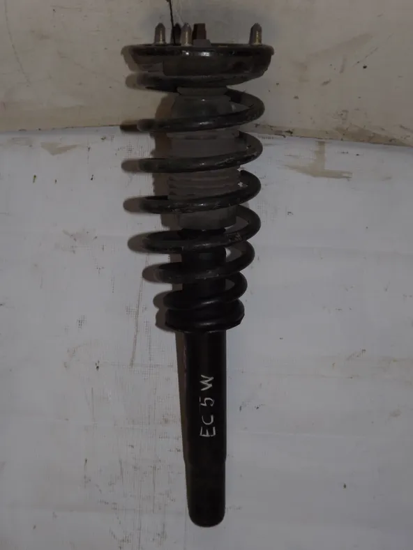 Стойка подвески MITSUBISHI LEGNUM EC5W Перед (Контрактный)