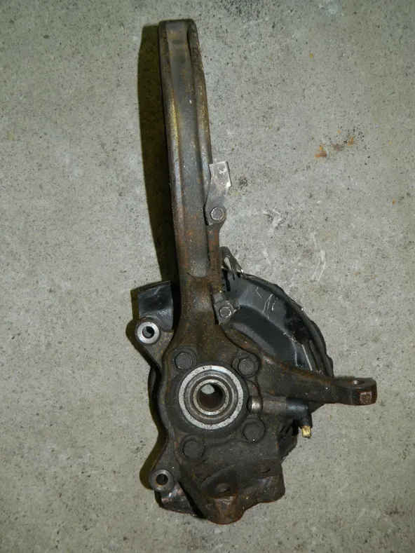 Кулак поворотный MITSUBISHI GALANT EA1A Перед Прав (Контрактный) 79591168