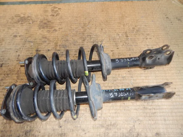 Стойка подвески TOYOTA SIENTA NCP81 Перед (Контрактный) 37025805