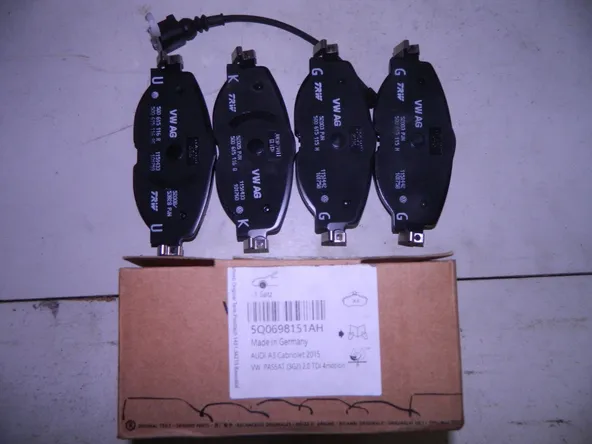 Колодки тормозные VAG 5Q0698151AH VOLKSWAGEN JETTA / GOLF Перед