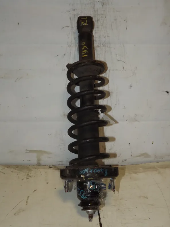 Стойка подвески MITSUBISHI LANCER CS5W Зад Лев (Контрактный) 35023553