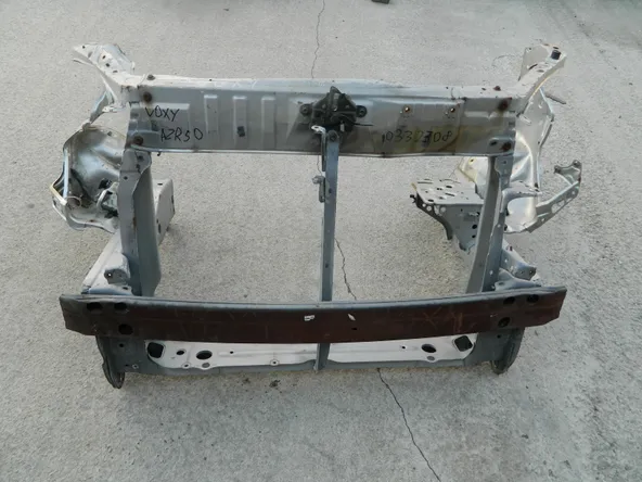 Рамка радиатора TOYOTA VOXY AZR60 (Контрактный) 0332308
