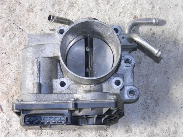 Дроссельная заслонка TOYOTA 2AZFSE (Контрактный) 10435014