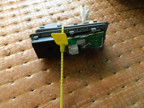 Плафон салонный PORSCHE CAYENNE 955 Зад Лев+Прав (Контрактный) 94603923