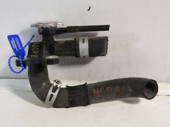 Горловина радиатора TOYOTA SIENTA NCP81 (Контрактный) 69838019