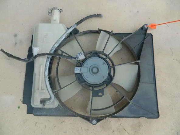 Диффузор радиатора TOYOTA RAUM NCZ20 (Контрактный) 65243220 1671121030