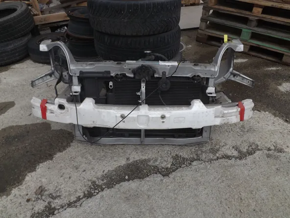 Рамка радиатора TOYOTA FUNCARGO NCP20 (Контрактный) 94603150