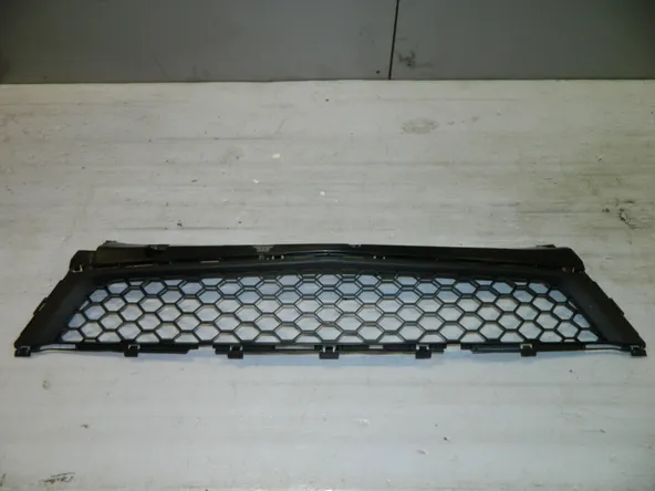 Решетка бампера API MZ143000G6000 MAZDA 3