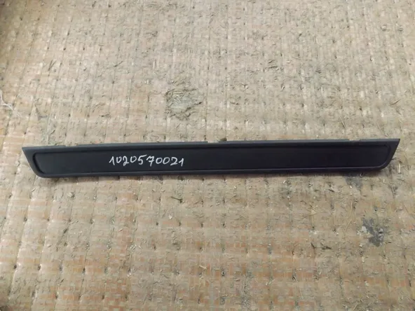 Накладка на порог внутренняя SUBARU FORESTER SHJ Перед Лев (Контрактный) 1020570021