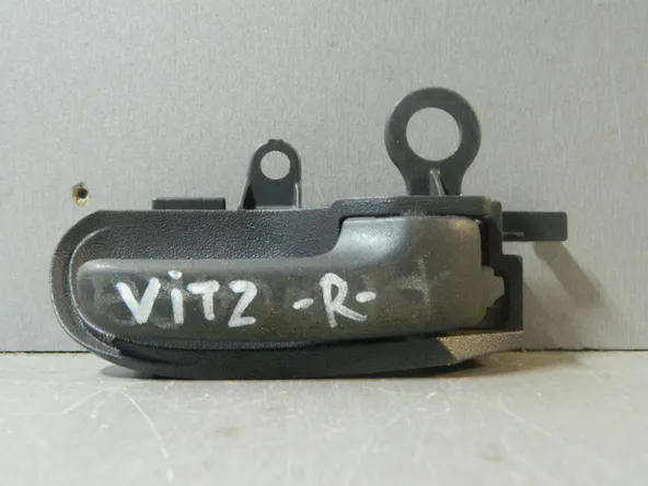 Ручка двери внутренняя TOYOTA VITZ SCP10 Прав (Контрактный) 81528371
