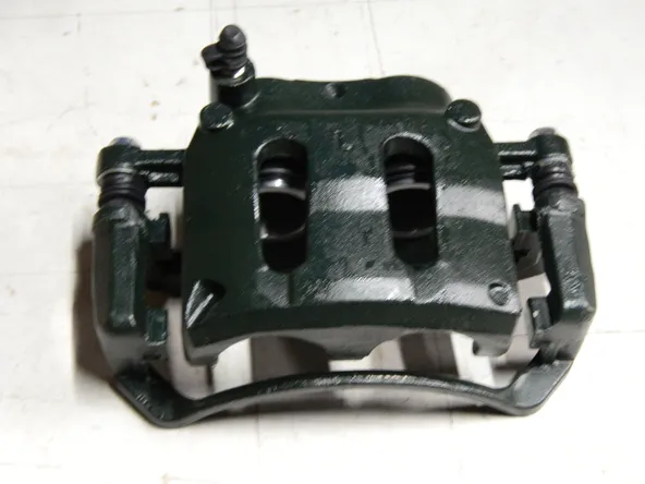 Суппорт тормозной GENERAL PARTS 4101110G02 D21 F/L 2 поршня