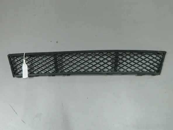 Решетка бампера BMW 523i F10 Низ (Контрактный) 03344725