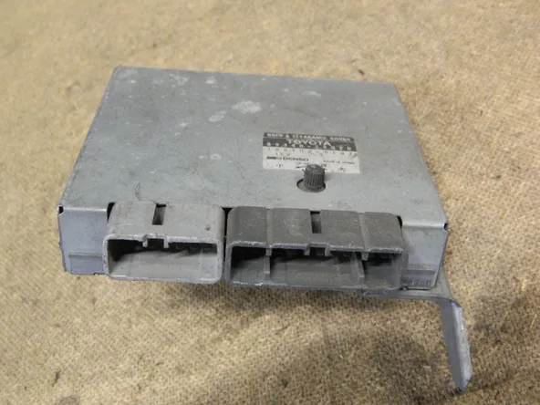 Блок управления парктроником TOYOTA ESTIMA LUCIDA CXR20 (Контрактный) 79590747 8934028020