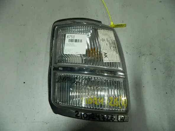 Габарит NISSAN ELGRAND AVE50 Зад Прав (Контрактный) 64492216