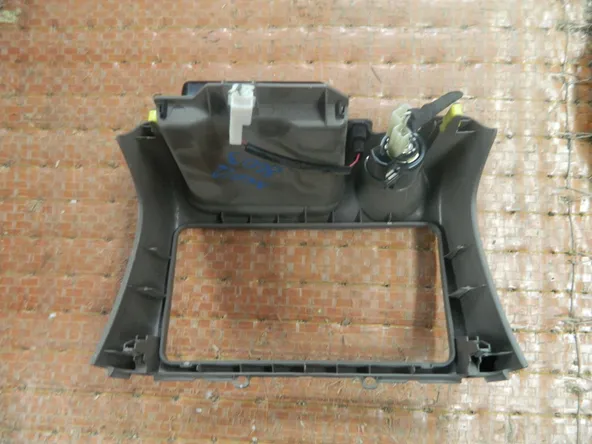 Рамка магнитолы TOYOTA PLATZ NCP12 (Контрактный) 2860300013