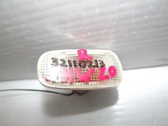 Повторитель поворотника TOYOTA PRIUS NHW20 Прав (Контрактный)