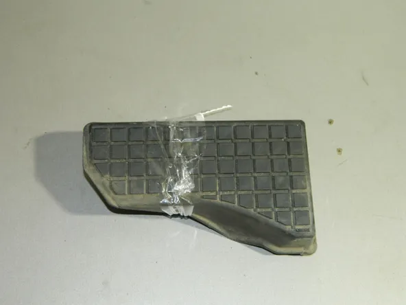 Упор под ногу водителя TOYOTA COROLLA E120 (Б/У) 45990769 5819202040