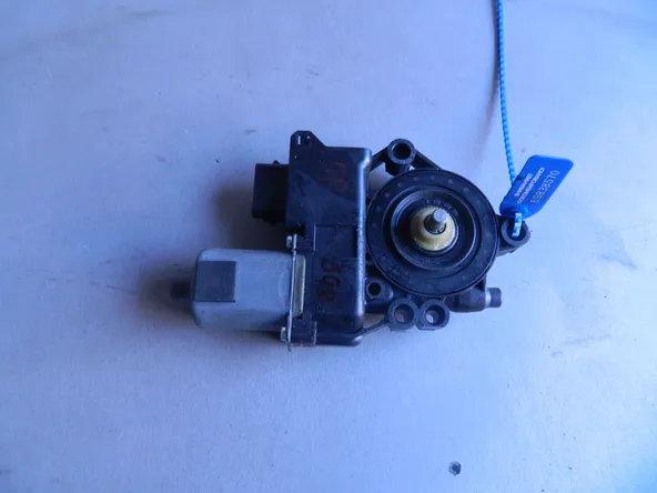 Моторчик стеклоподъемника HYUNDAI EQUUS VI Зад Прав (Б/У) 69838570