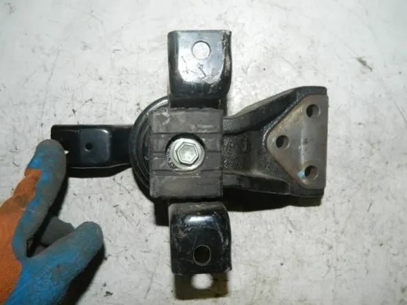 Подушка двигателя MITSUBISHI MR403666 K3 MITSUBISHI LANCER CS2A (Контрактный)