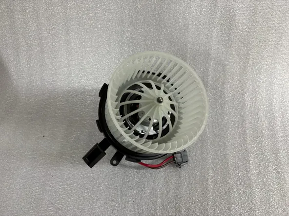 Мотор печки TERMAL 402321 AUDI A4 B8 / A5 T3 / Q5 8R 8K1820021B