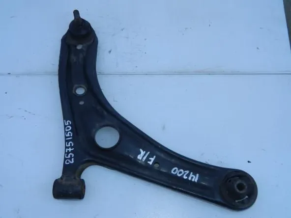 Рычаг подвески TOYOTA PLATZ SCP11 Перед Прав (Контрактный)