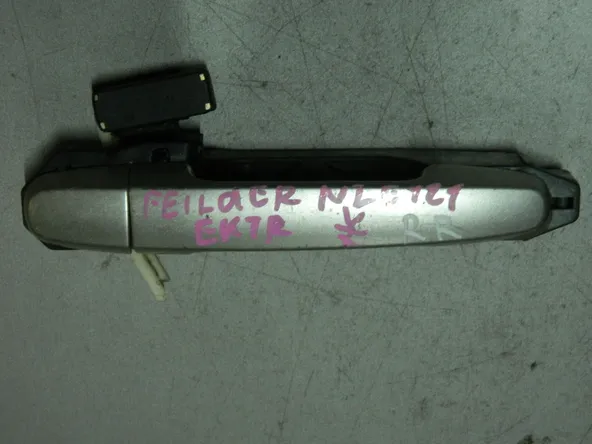 Ручка двери наружная TOYOTA COROLLA NZE120 Зад Прав (Контрактный) 81528421