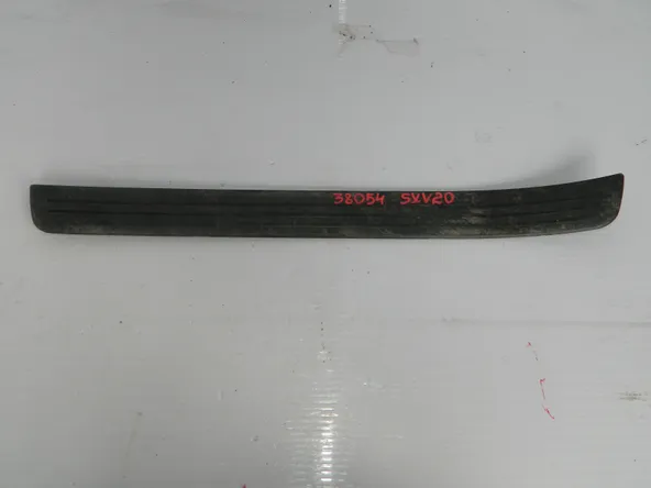 Накладка на порог TOYOTA CAMRY GRACIA Прав SXV20 5SFE (Б/У)