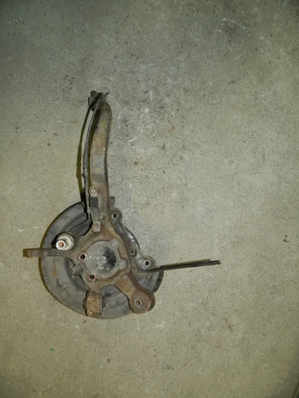 Ступица MITSUBIHSHI DIAMANTE F31A Зад Лев (Контрактный) 79591148