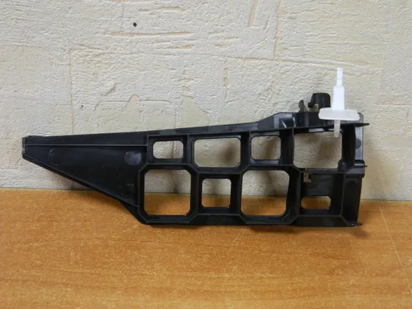 Кронштейн крышки багажника AUDI Q7 4L (Б/У) 35020603