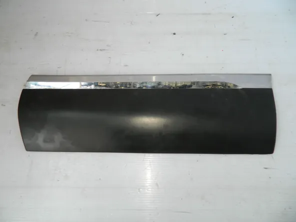 Накладка двери VOLKSWAGEN TOUAREG 7P5 Зад Лев (Б/У)