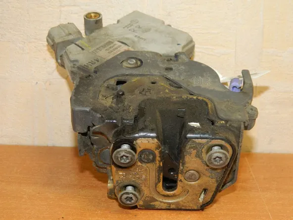 Замок двери NISSAN MAXIMA A33 Зад Прав (Kонтрактный) 76035