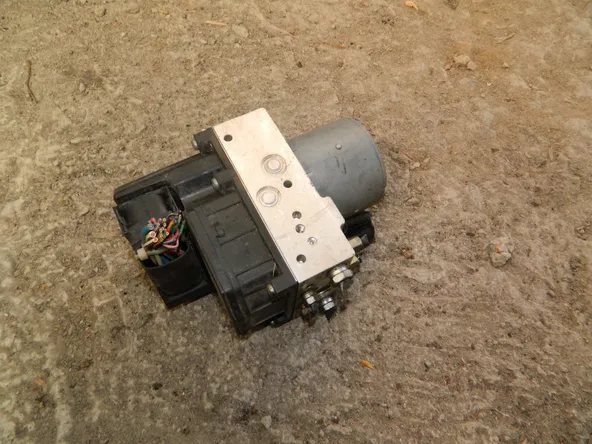 Блок ABS TOYOTA AVENSIS AZT251 (Контрактный) 1043500212