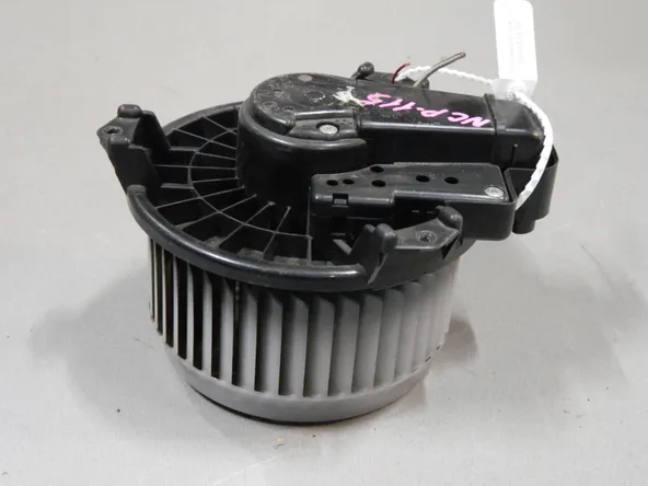 Мотор печки TOYOTA IST NCP115 (Контрактный) 68000476