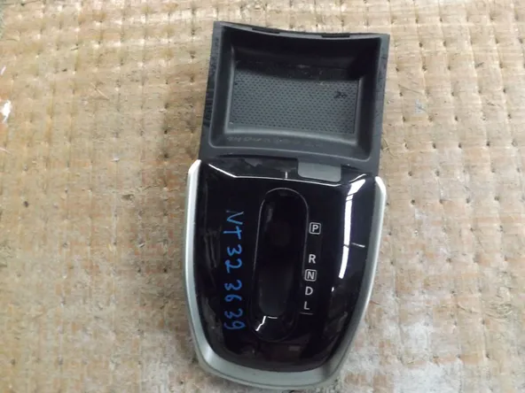 Накладка на консоль АКПП NISSAN X-TRAIL NT32 (Контрактный) 1400880022